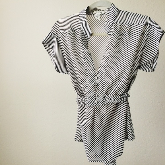 Forever 21 Tops - F O R E V ER 21 sheer V-neck top